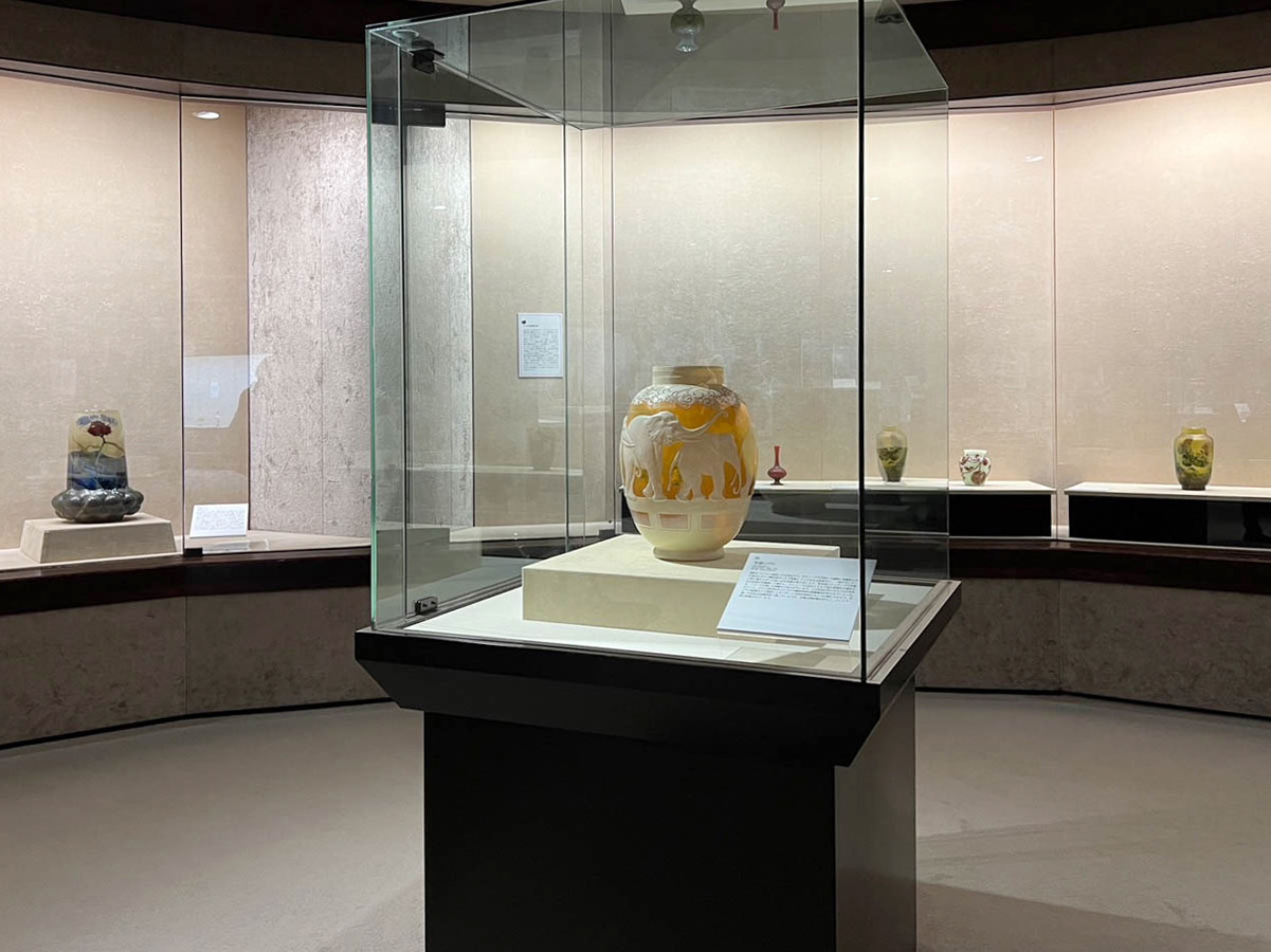 渋谷区立松濤美術館「没後120年 エミール・ガレ展 奇想のガラス作家」会場