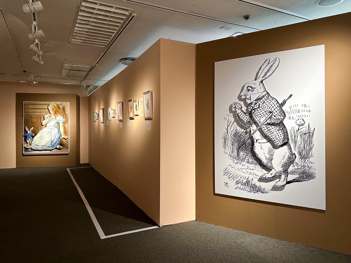 横浜髙島屋 出版160周年記念「不思議の国のアリス展」会場