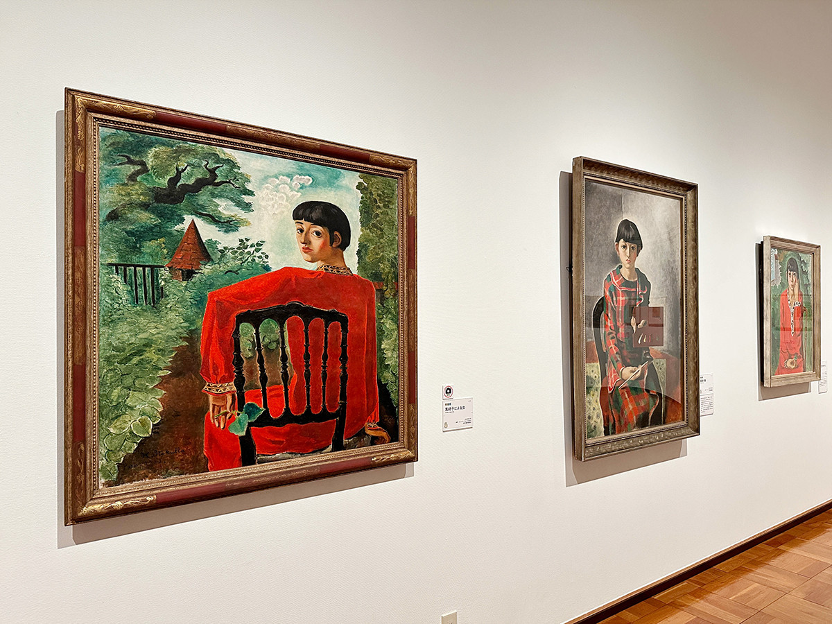 千葉市美術館「板倉鼎・須美子展」会場より (左手前)板倉鼎《黒椅子による女》1928(昭和3)年 松戸市教育委員会