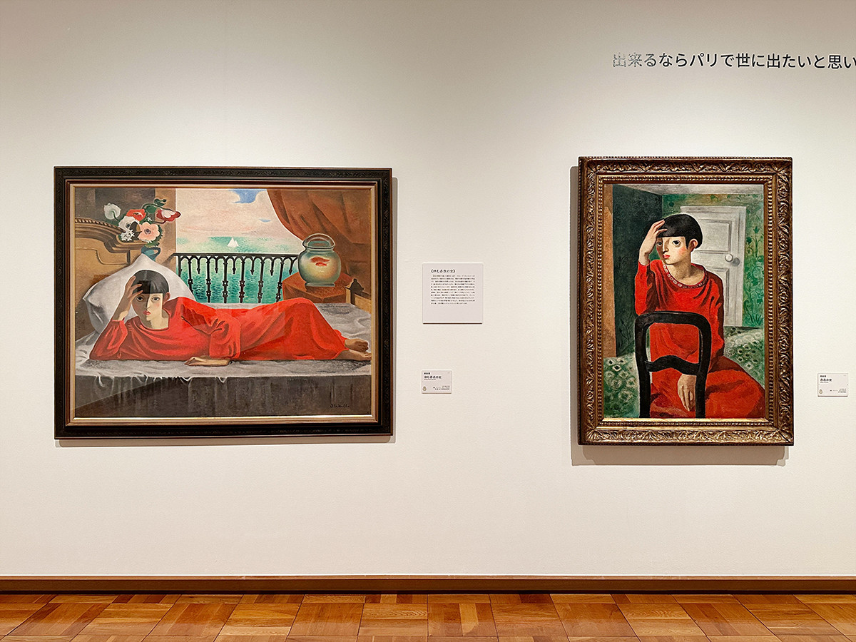 千葉市美術館「板倉鼎・須美子展」会場より　（左から） ／ 板倉鼎《休む赤衣の女》1929（昭和4）年頃　個人蔵（松戸市教育委員会寄託）板倉鼎《赤衣の女》1929（昭和4）年頃　松戸市教育委員会寄託