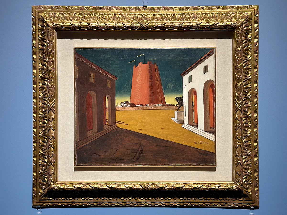 東京都美術館「デ・キリコ展」会場より　《バラ色の塔のあるイタリア広場》1934年頃　トレント・エ・ロヴェレート近現代美術館（L.F.コレクションより長期貸与）© Archivio Fotografico e Mediateca Mart　© Giorgio de Chirico, by SIAE 2024