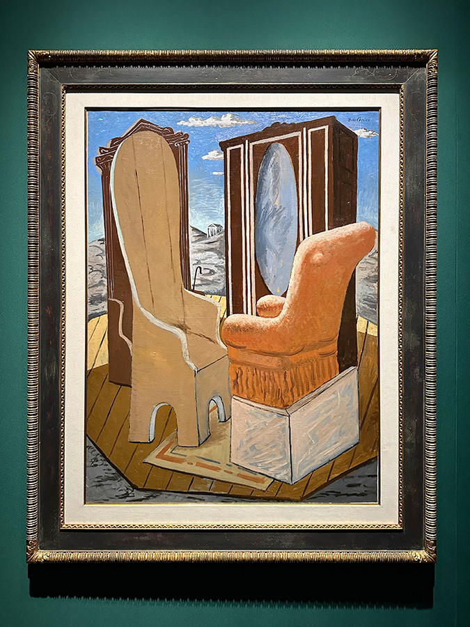 東京都美術館「デ・キリコ展」会場より　《谷間の家具》1927年　トレント・エ・ロヴェレート近現代美術館（L.F.コレクションより長期貸与）© Archivio Fotografico e Mediateca Mart　© Giorgio de Chirico, by SIAE 2024