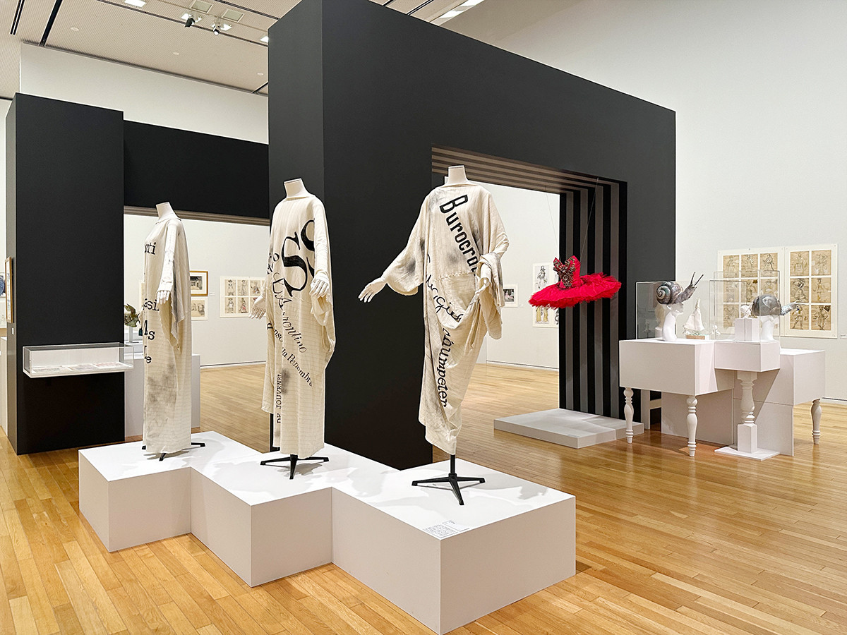 東京オペラシティアートギャラリー「宇野亞喜良展 AQUIRAX UNO」会場より　「舞台美術」