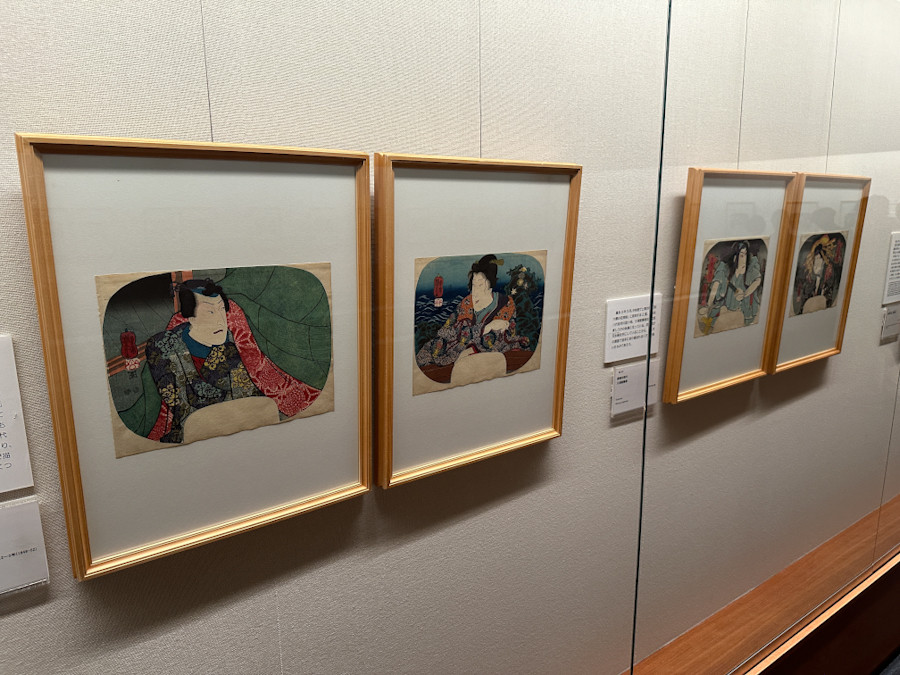 太田記念美術館「国芳の団扇絵 ― 猫と歌舞伎とチャキチャキ娘」会場