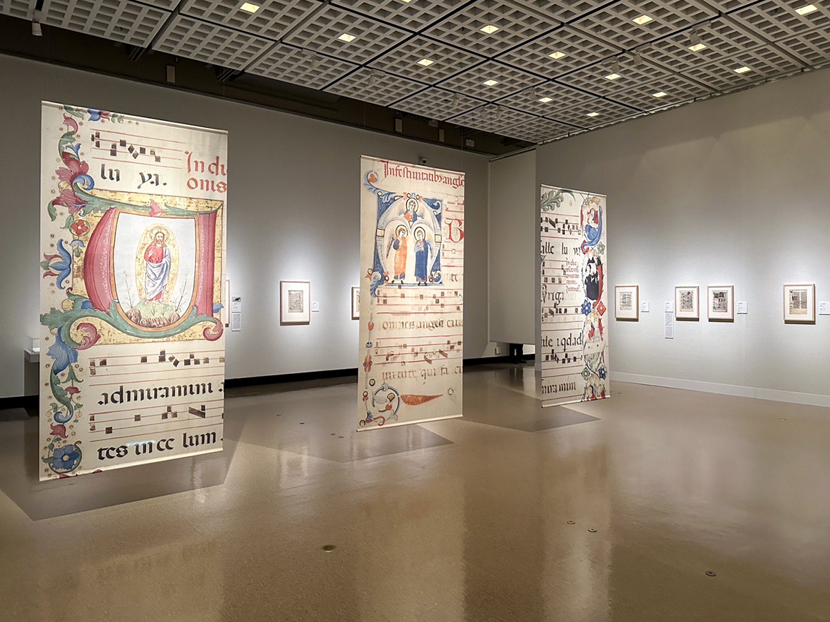 国立西洋美術館「内藤コレクション　写本 — いとも優雅なる中世の小宇宙」 会場