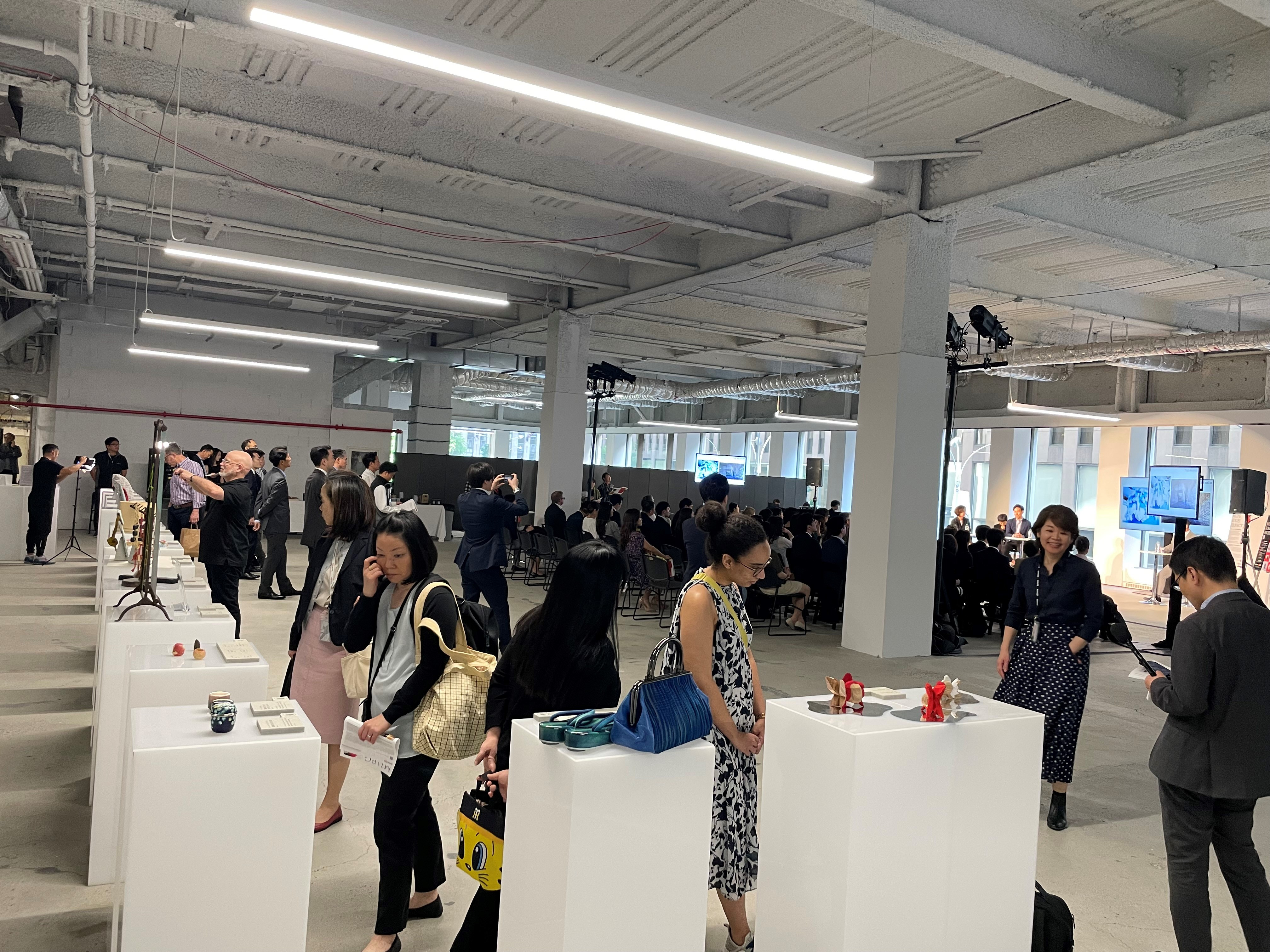 三菱UFJ銀行ニューヨーク支店　展示の様子