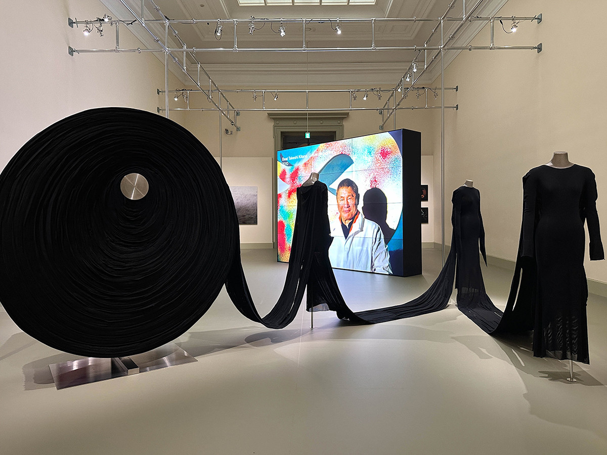 東京国立博物館 表慶館「カルティエと日本 半世紀のあゆみ 『結 MUSUBI』展 ― 美と芸術をめぐる対話」会場より