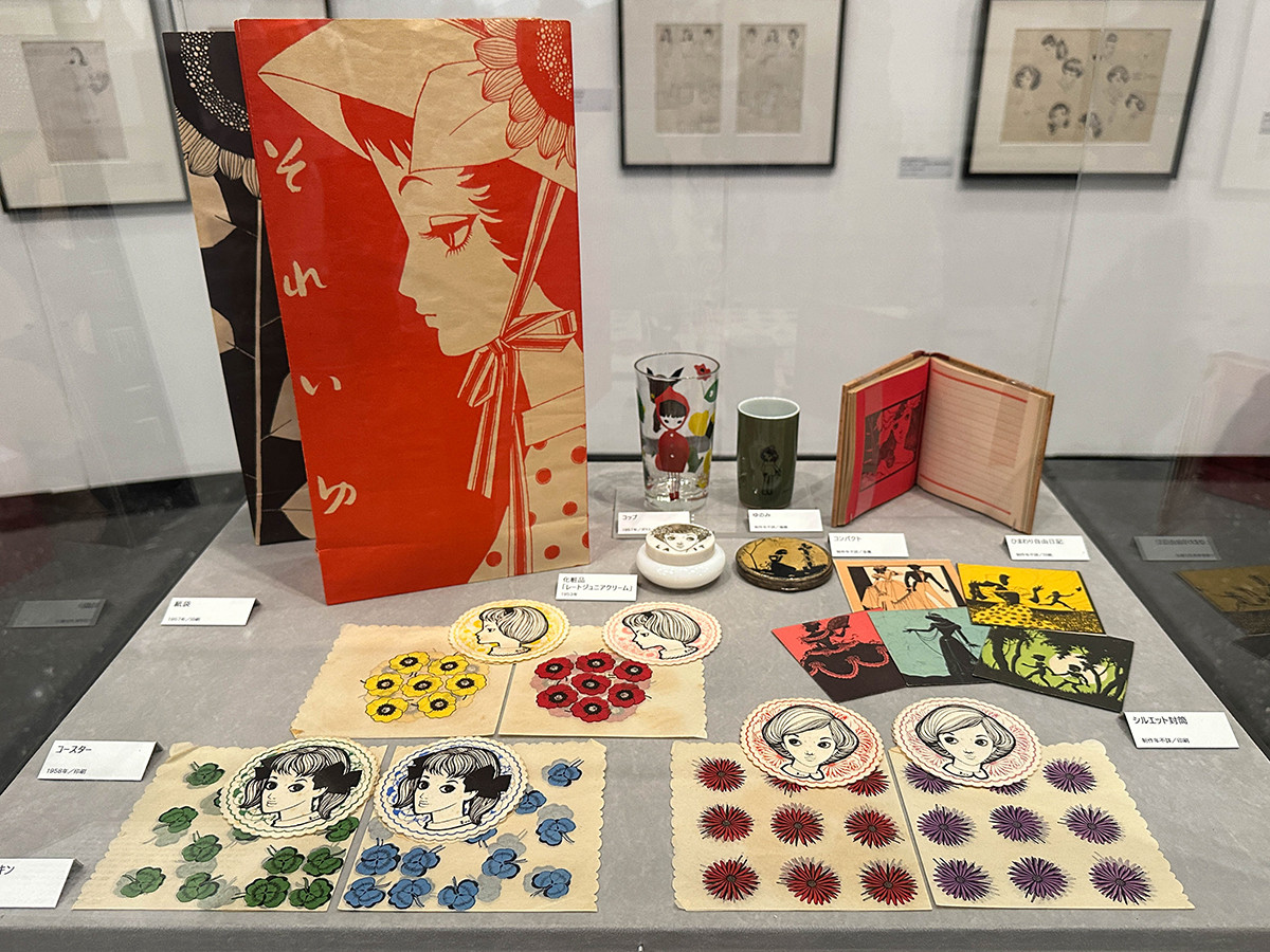 渋谷区立松濤美術館「111年目の中原淳一」会場風景 ひまわり社の雑貨 個人蔵