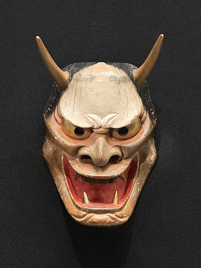 三井記念美術館「五感であじわう日本の美術」会場より　重要文化財《能面　蛇》室町時代・14〜16世紀