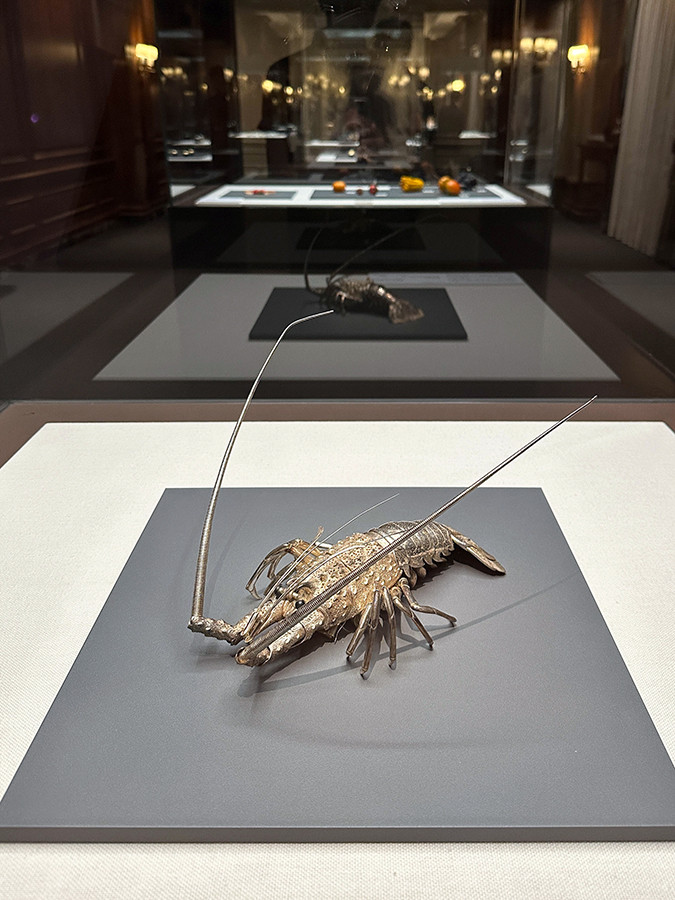 三井記念美術館「五感であじわう日本の美術」会場より　《伊勢海老自在置物》高瀬好山　明治〜昭和時代初期・19〜20世紀