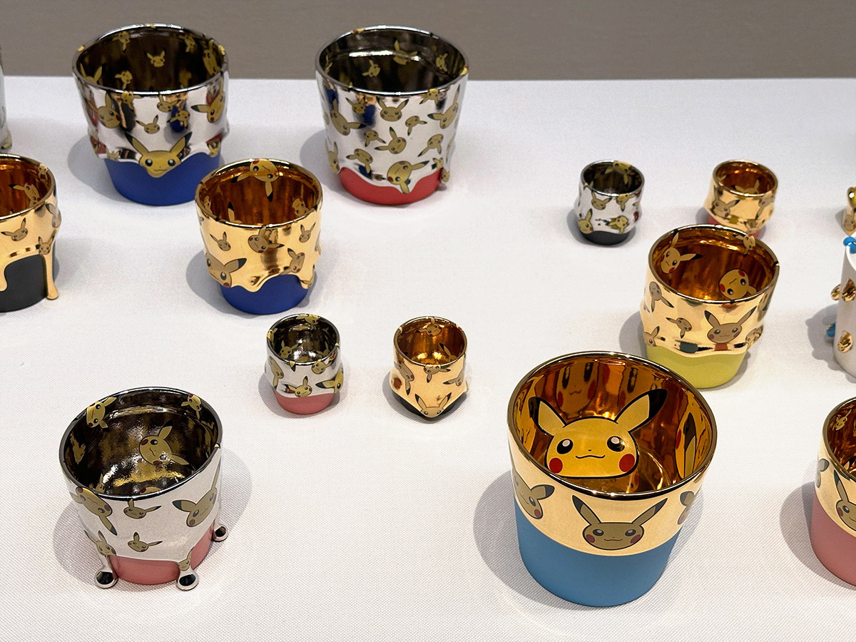 MOA美術館「ポケモン×工芸展」会場より　桑田卓郎《カップ（ピカチュウ）》2023年