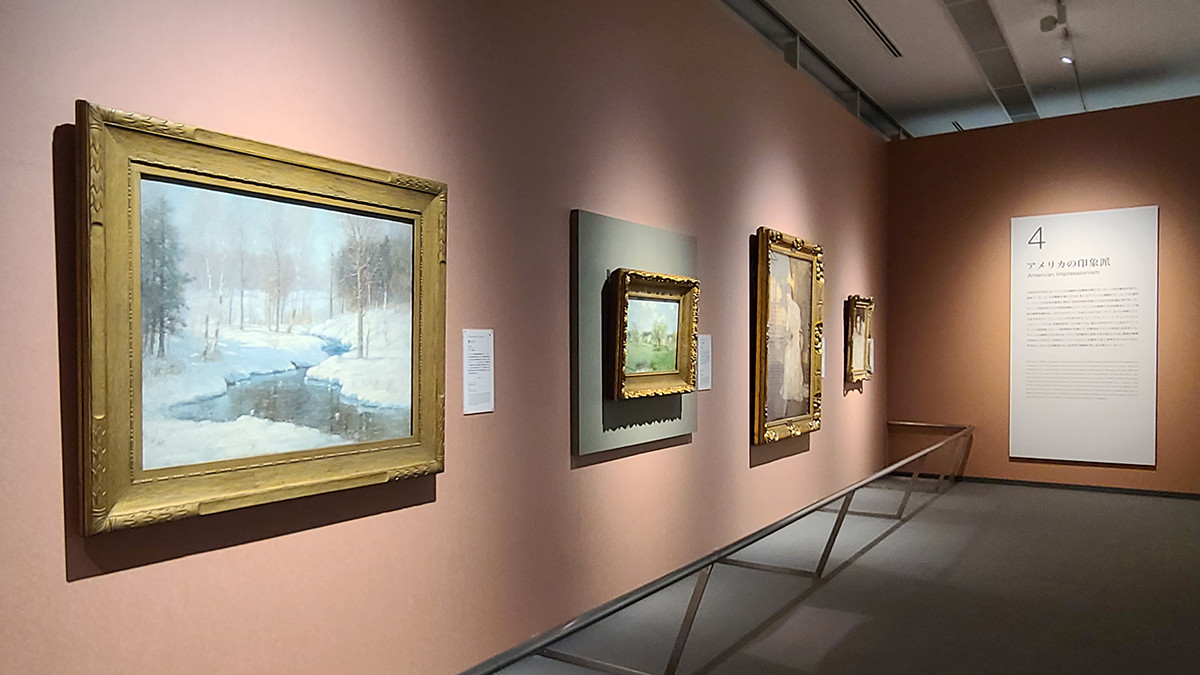 会場風景　4章：アメリカの印象派 「印象派　モネからアメリカへ　ウスター美術館所蔵」展示風景、東京富士美術館、2024年