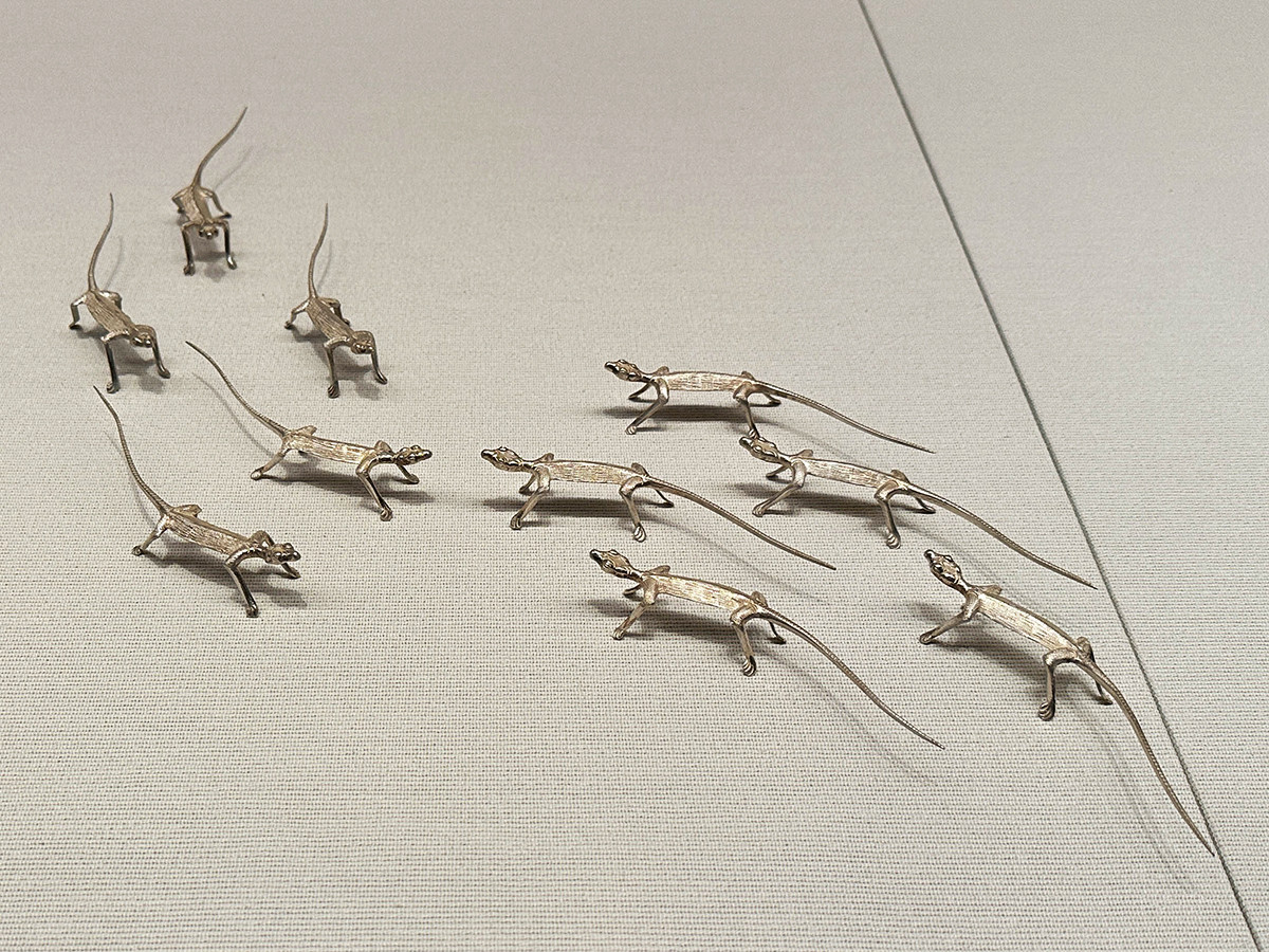 皇居三の丸尚蔵館「いきもの賞玩」会場より 《トカゲ型カトラリーレスト》1963年頃 皇居三の丸尚蔵館収蔵