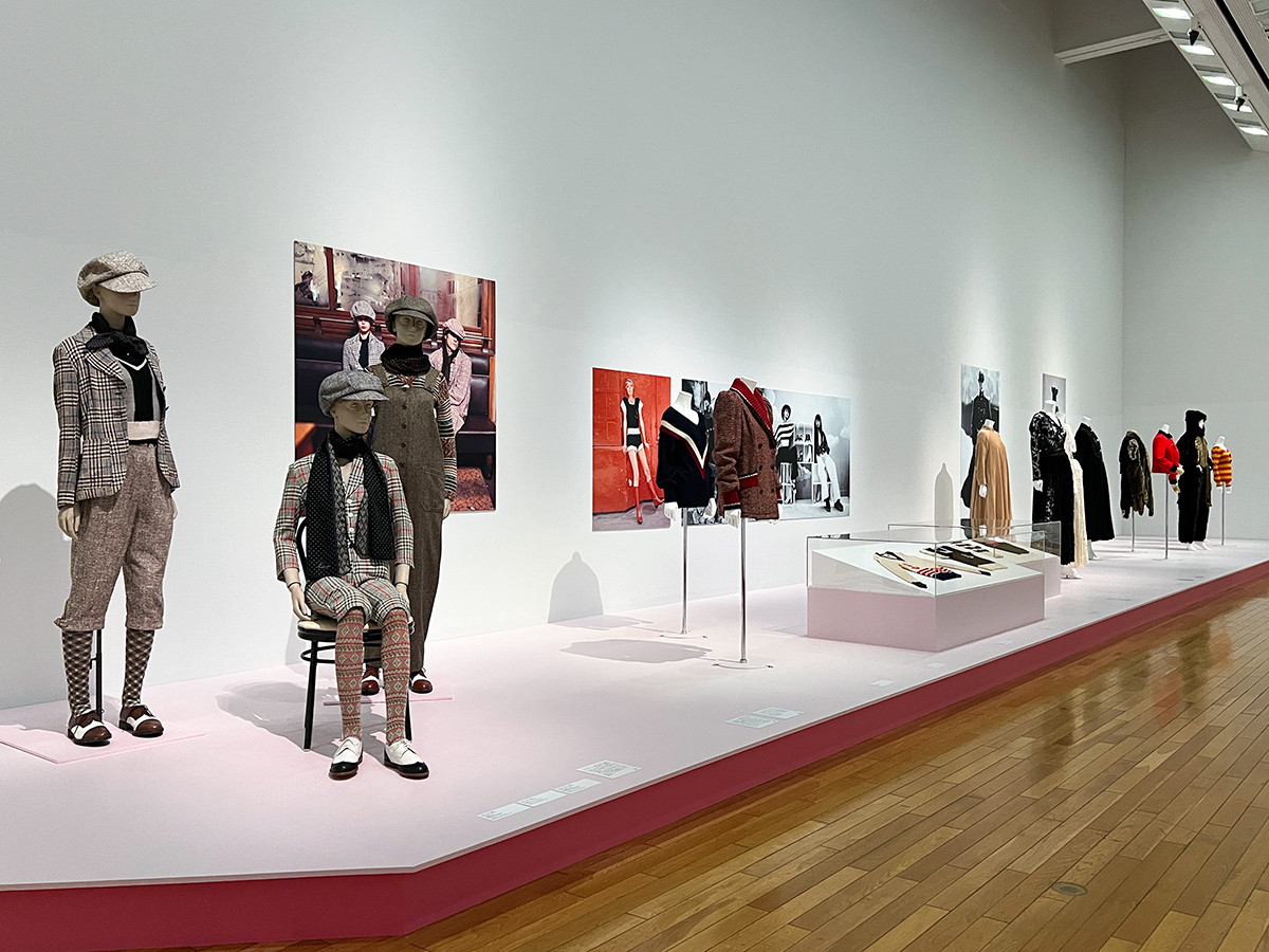 会場風景 四谷シモンによるマネキン