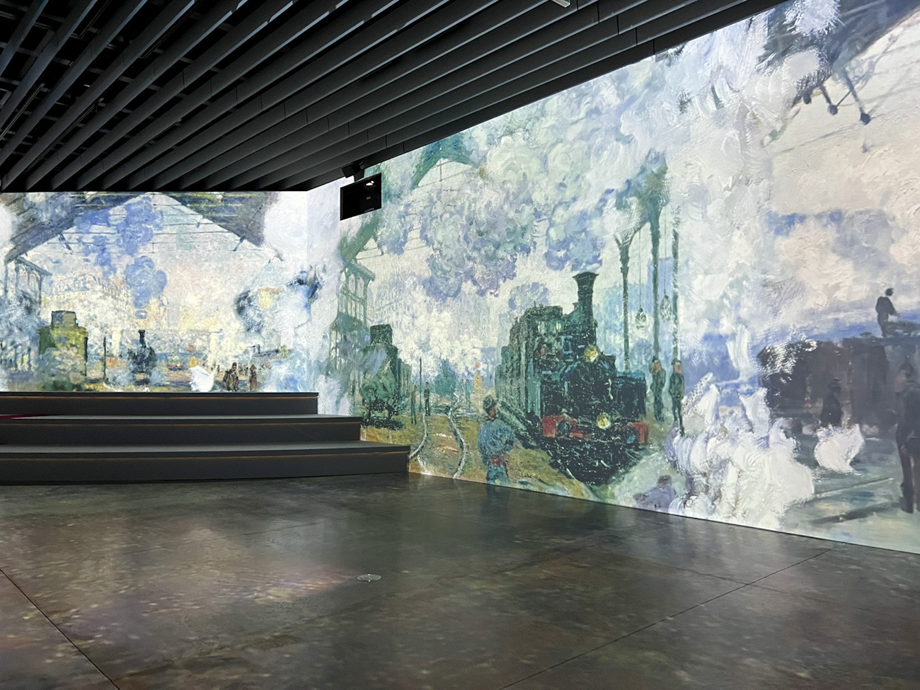 角川武蔵野ミュージアム「モネ　イマーシブ・ジャーニー　僕が見た光」会場