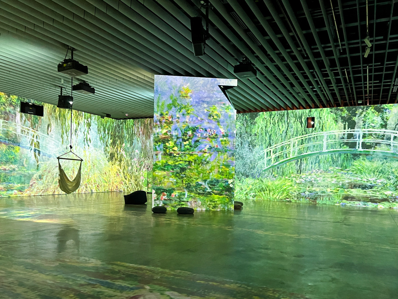 角川武蔵野ミュージアム「モネ　イマーシブ・ジャーニー　僕が見た光」会場