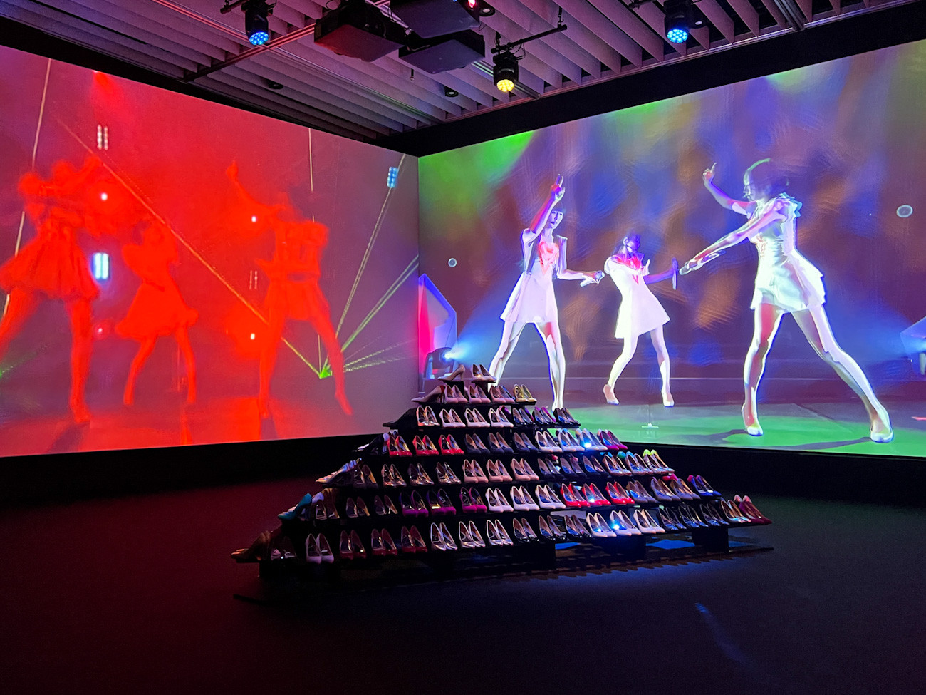 虎ノ門ヒルズ TOKYO NODE 「Perfume Disco-Graphy 25年の軌跡と奇跡」会場 