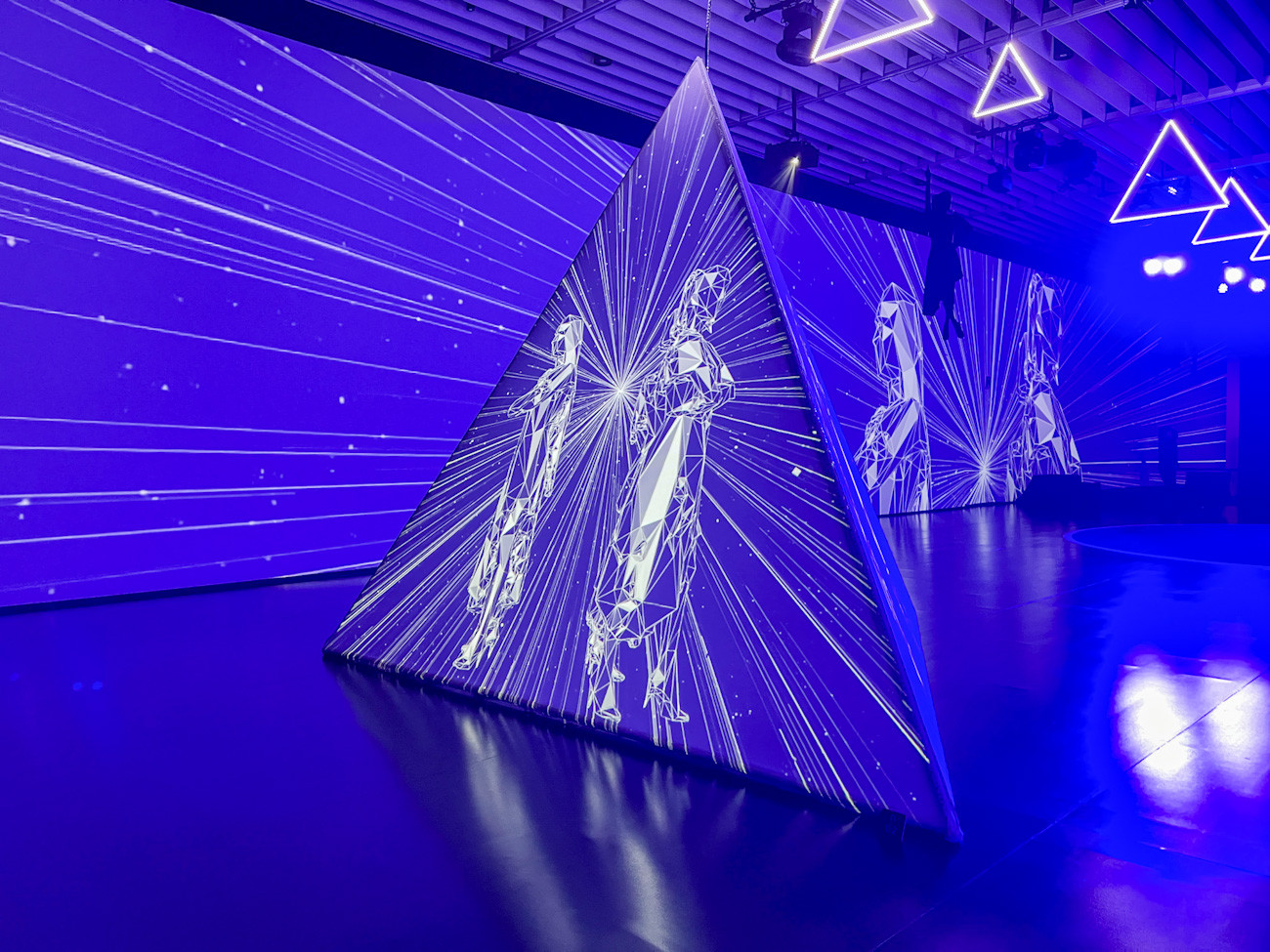 虎ノ門ヒルズ TOKYO NODE 「Perfume Disco-Graphy 25年の軌跡と奇跡」会場 