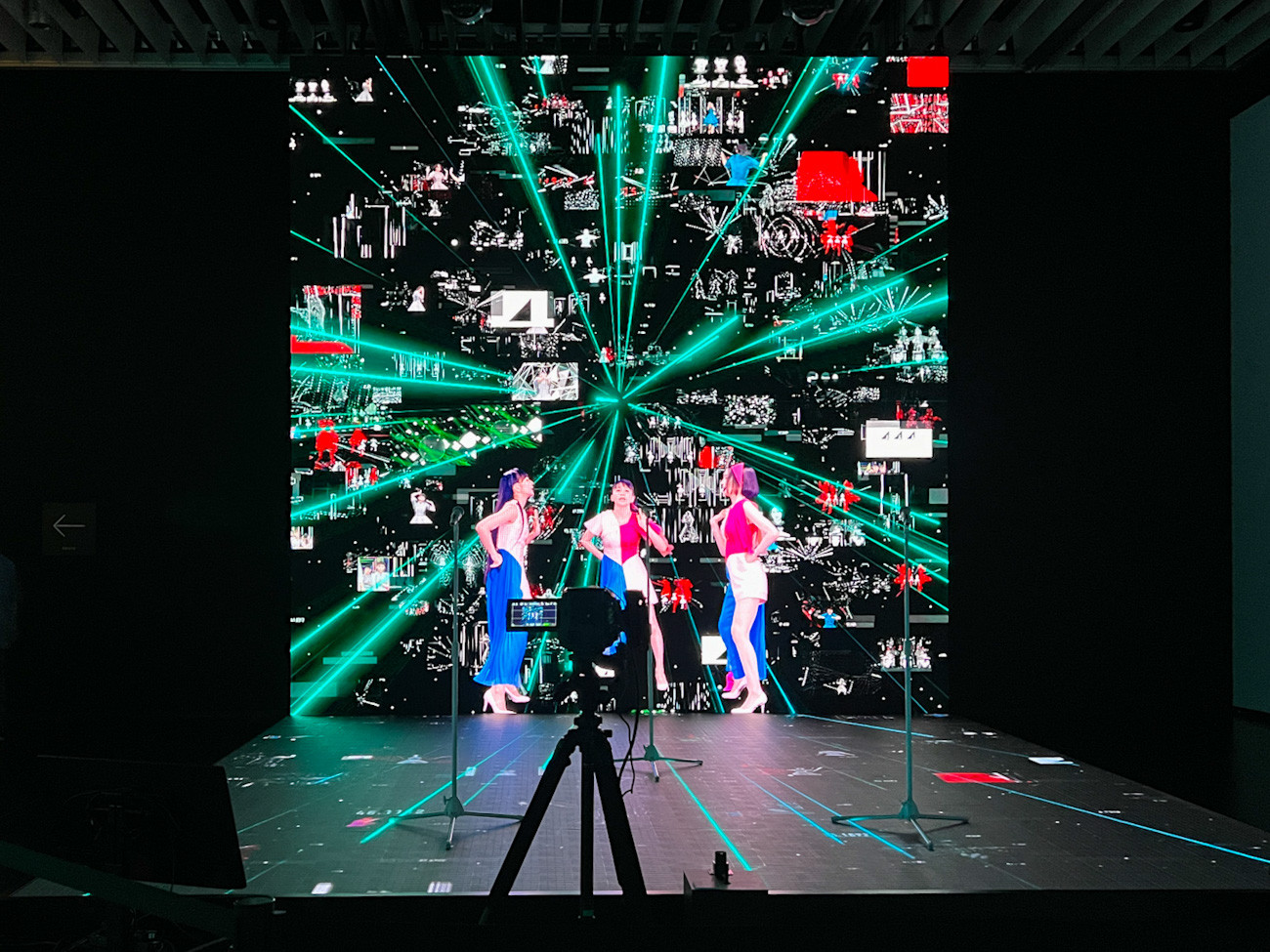 虎ノ門ヒルズ TOKYO NODE 「Perfume Disco-Graphy 25年の軌跡と奇跡」会場 