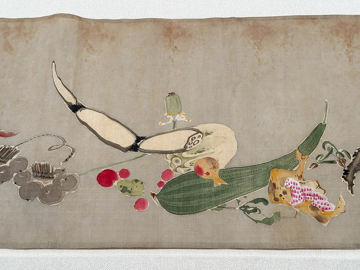 福田美術館「若冲激レア展」会場より　伊藤若冲 画、梅荘顕常 跋《果蔬図巻》（部分）18世紀