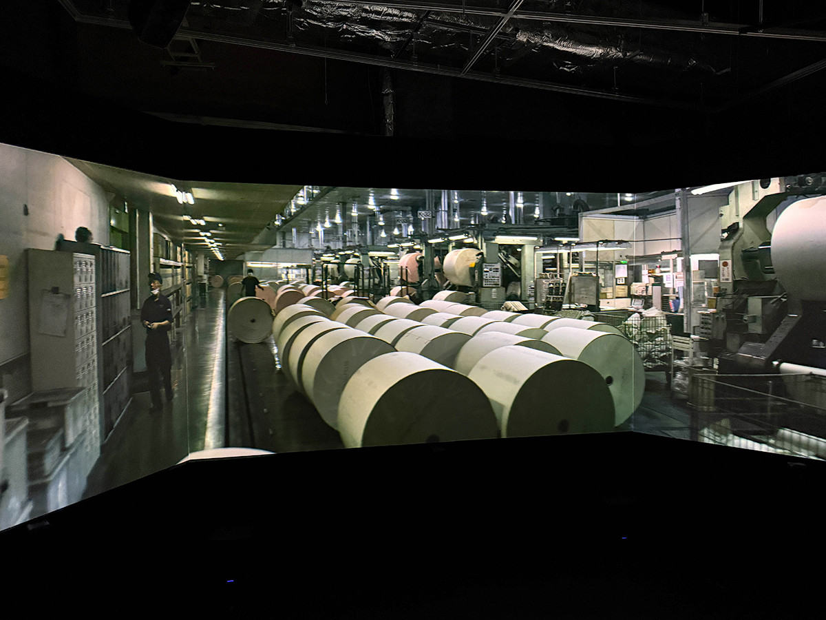 PLAY! MUSEUM「ONE PIECE ONLY」展 会場より 映像インスタレーション