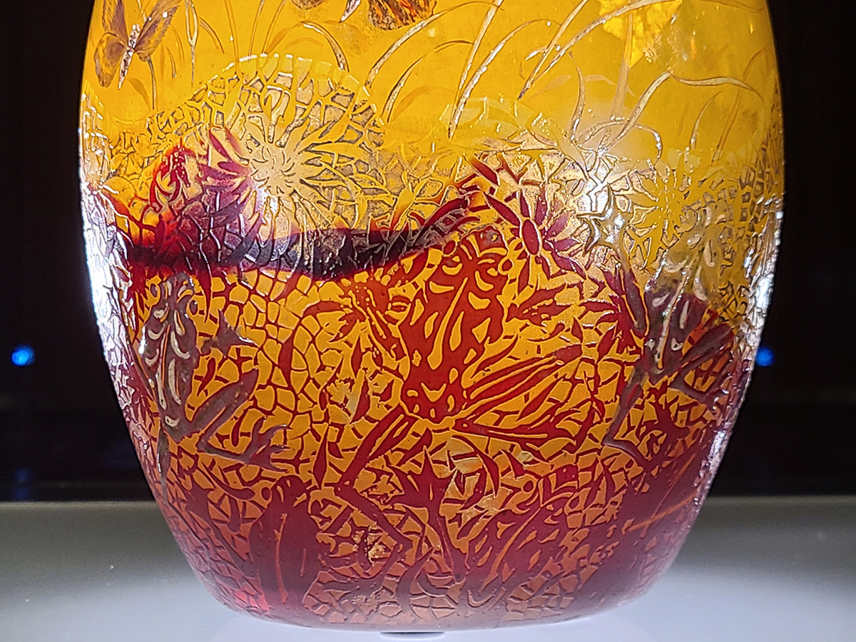 エミール・ガレ 蝶文双耳花器 部分 1895年頃