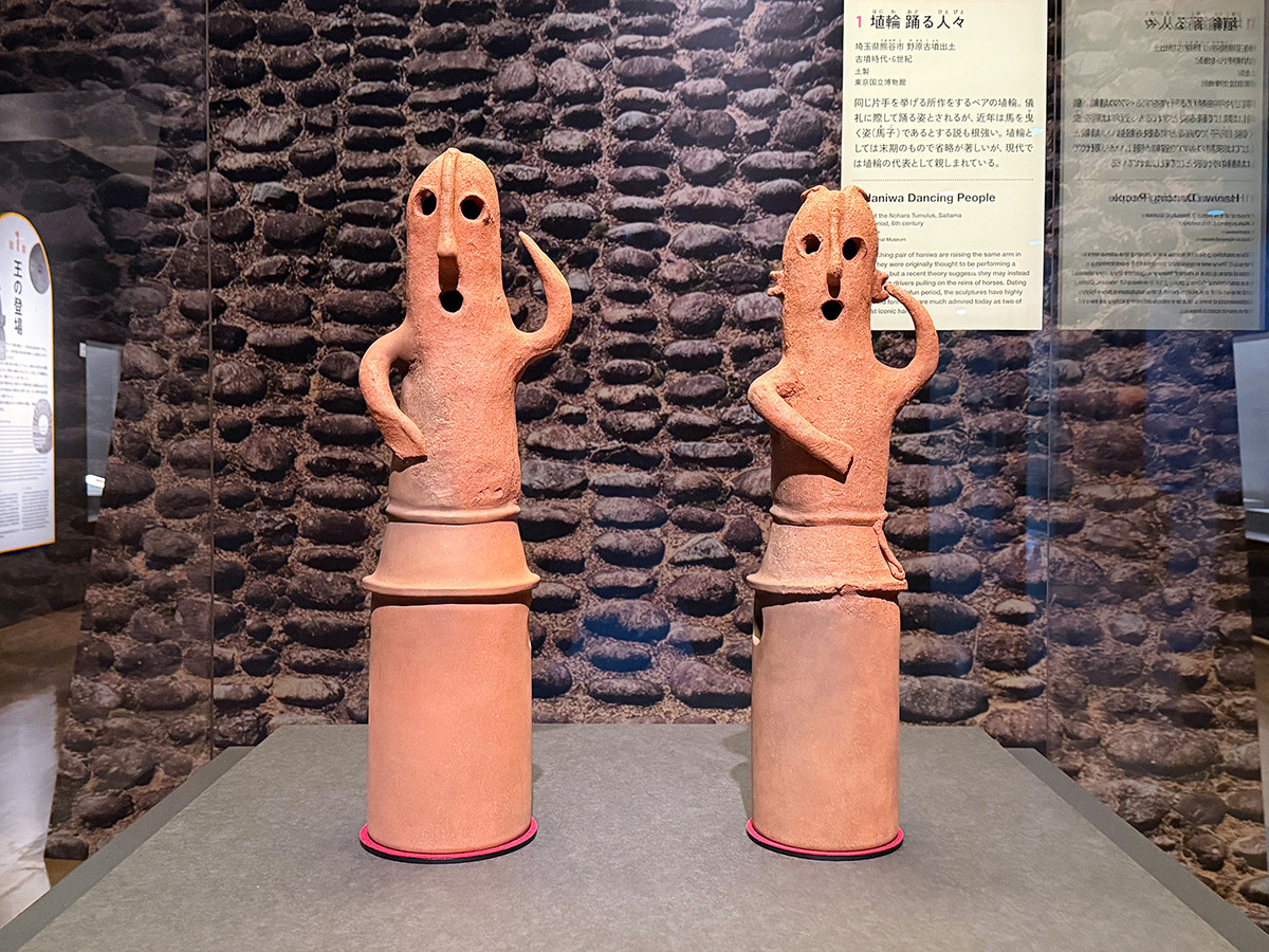 全身武装の「挂甲の武人」、5体が初めて一堂に ― 特別展「はにわ