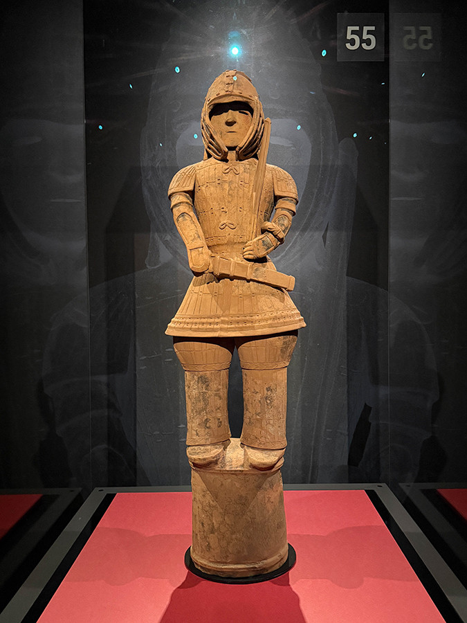 全身武装の「挂甲の武人」、5体が初めて一堂に ― 特別展「はにわ