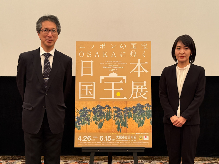 「日本国宝展」記者発表会場より (左から)大阪市立美術館 館長 内藤栄、大阪市立美術館 学芸員 山下真由美