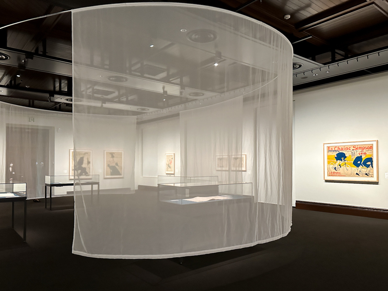 三菱一号館美術館「『不在』―トゥールーズ=ロートレックとソフィ・カル」会場
