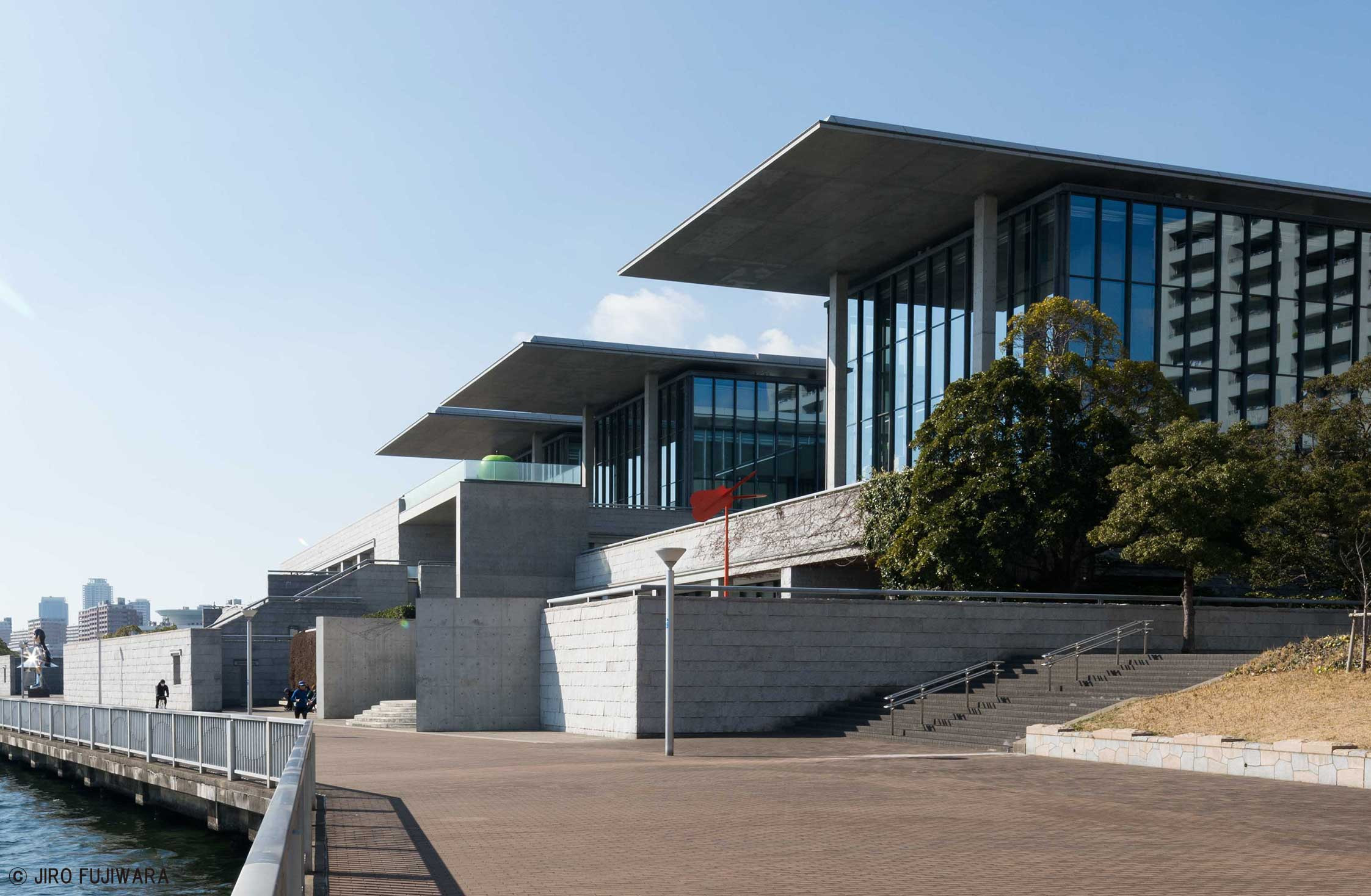 石村嘉成展　～いのちの色たち～