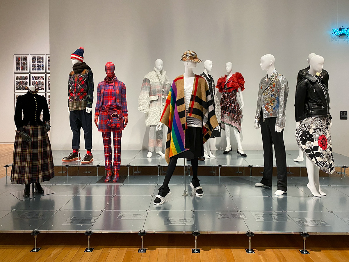 ドレス・コード？─ 着る人たちのゲーム