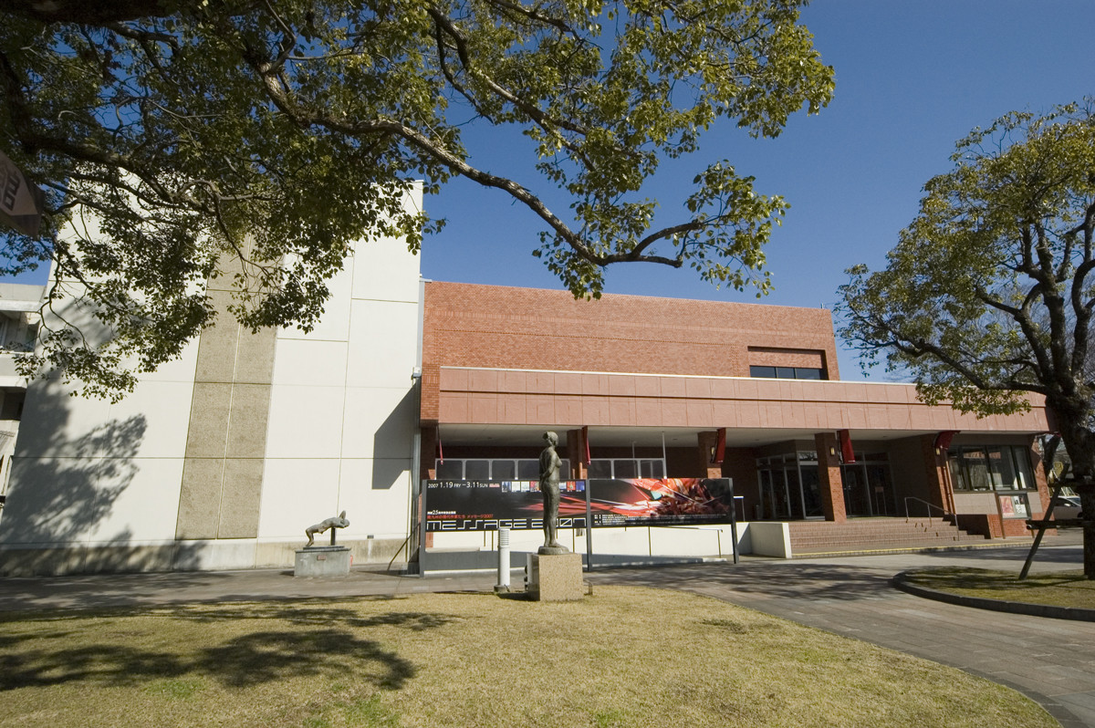 収蔵作品展「絵の中のファッション」