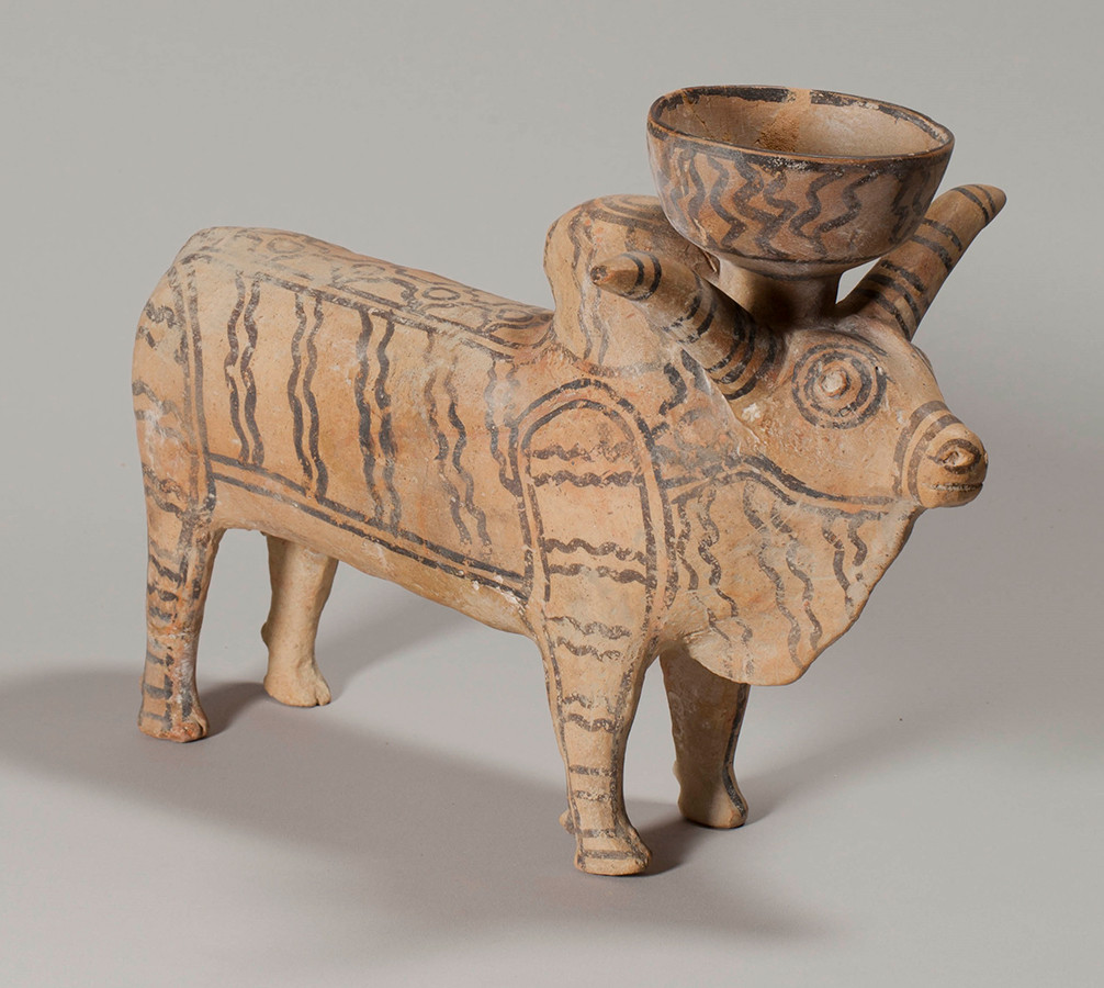 《瘤牛形容器》