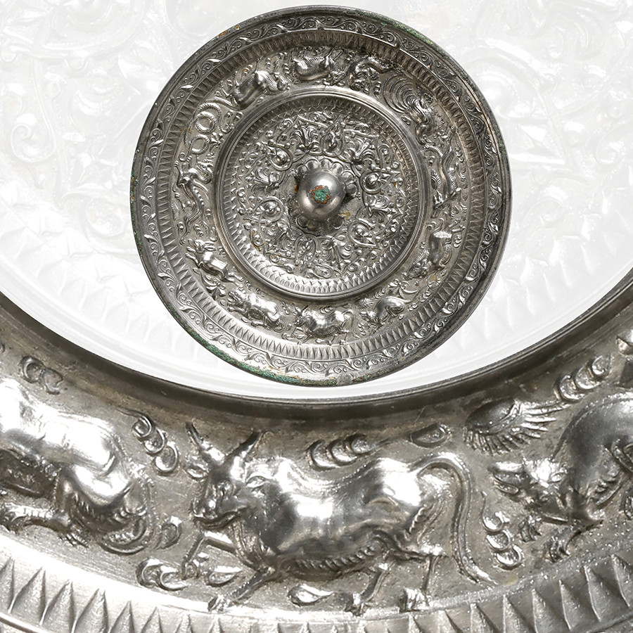 《パルメット唐草十二支紋鏡》