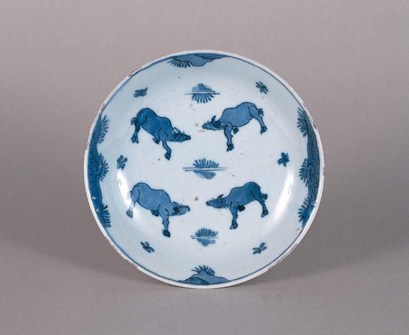 《青花四牛文皿》