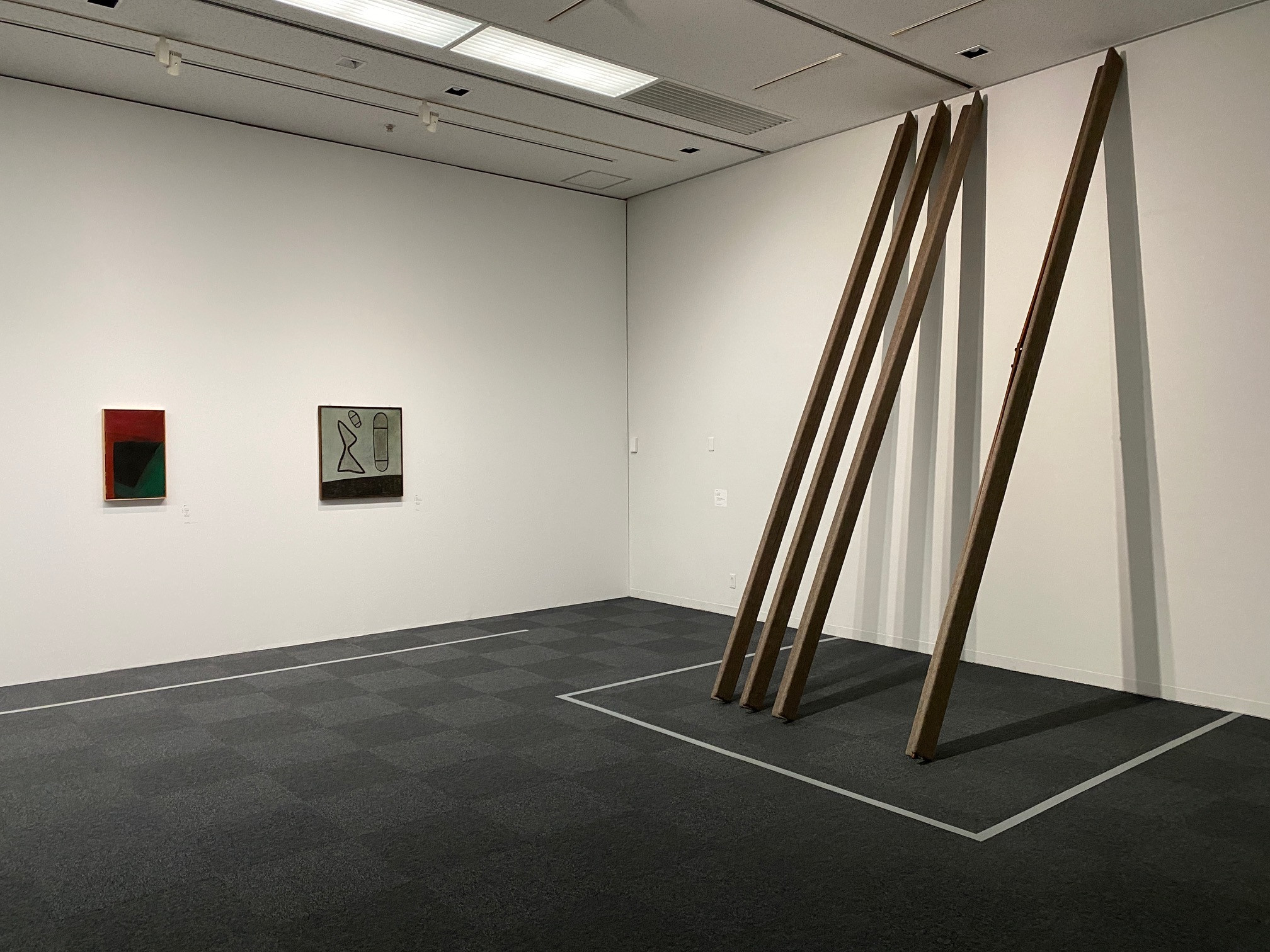 ボイスとパレルモ、師弟の作品を展観 ― 埼玉県立近代美術館