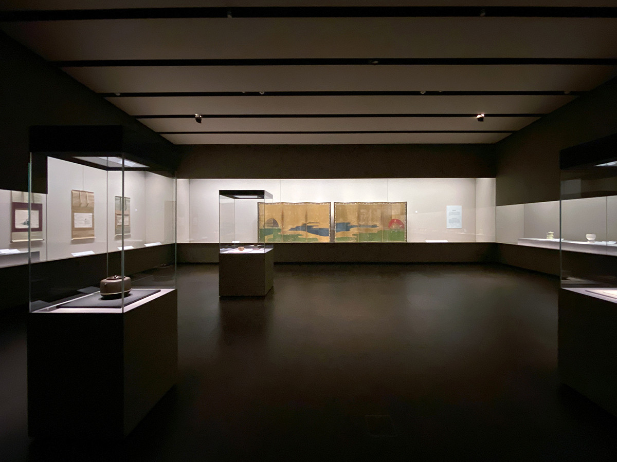 花を愛で、月を望む