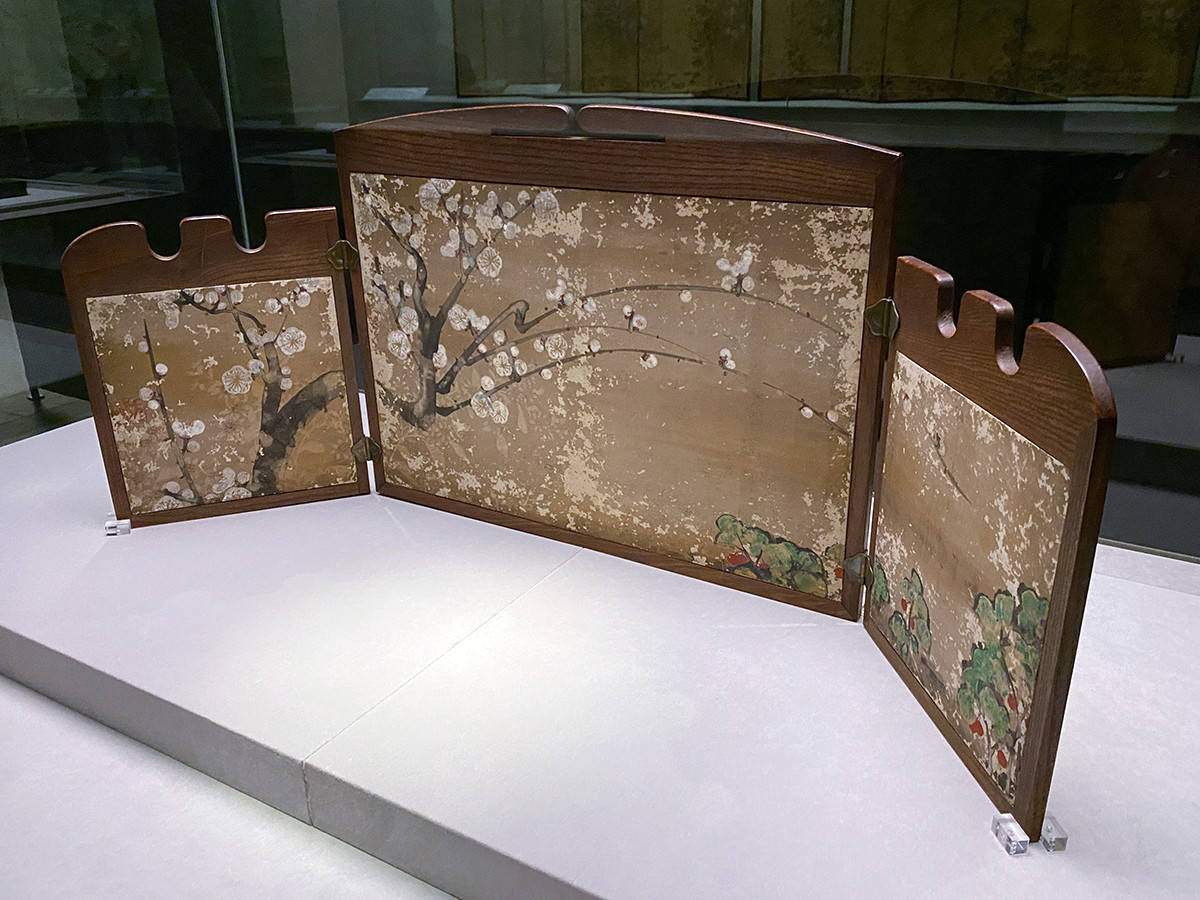 花を愛で、月を望む