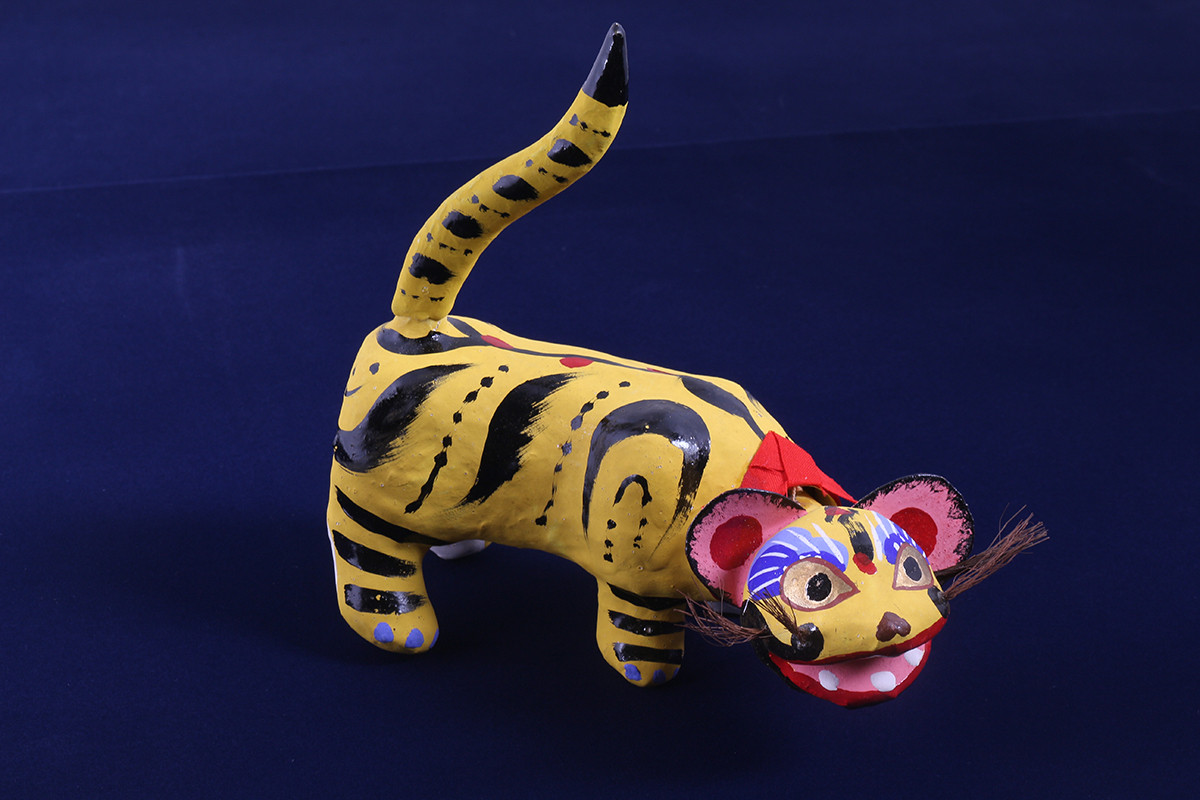 《出雲張り子の虎》