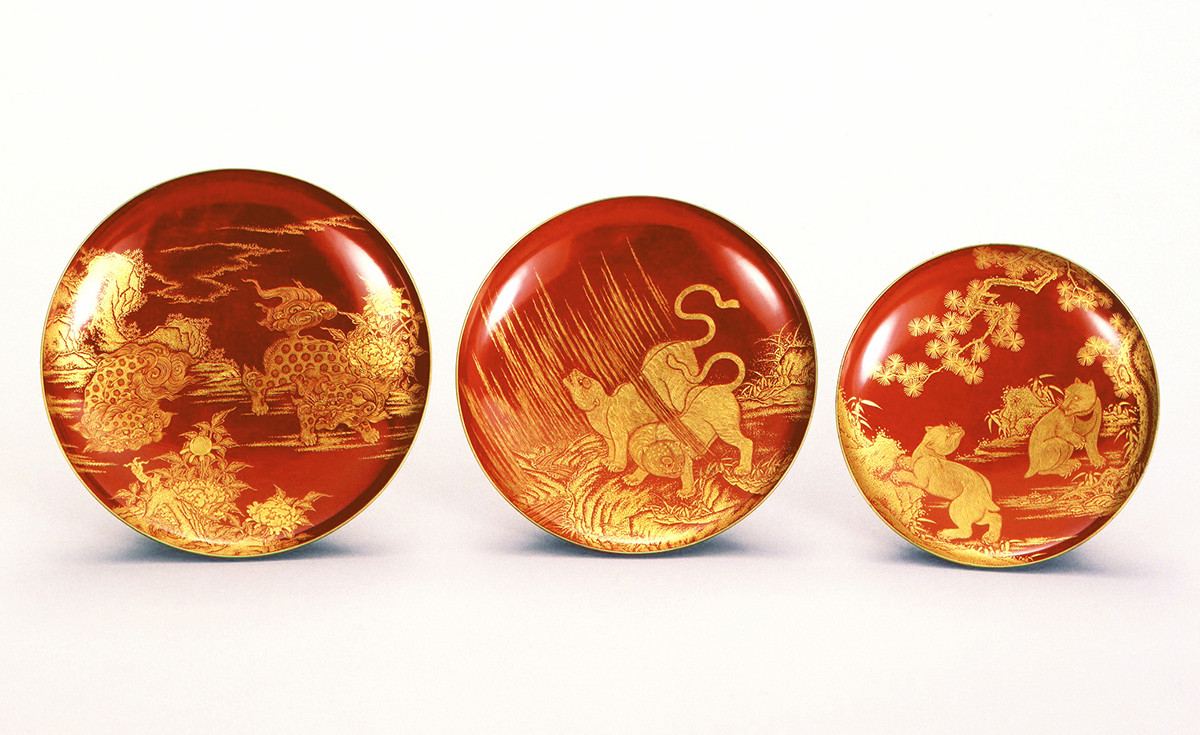 《けもの模様沈金三つ組杯》　