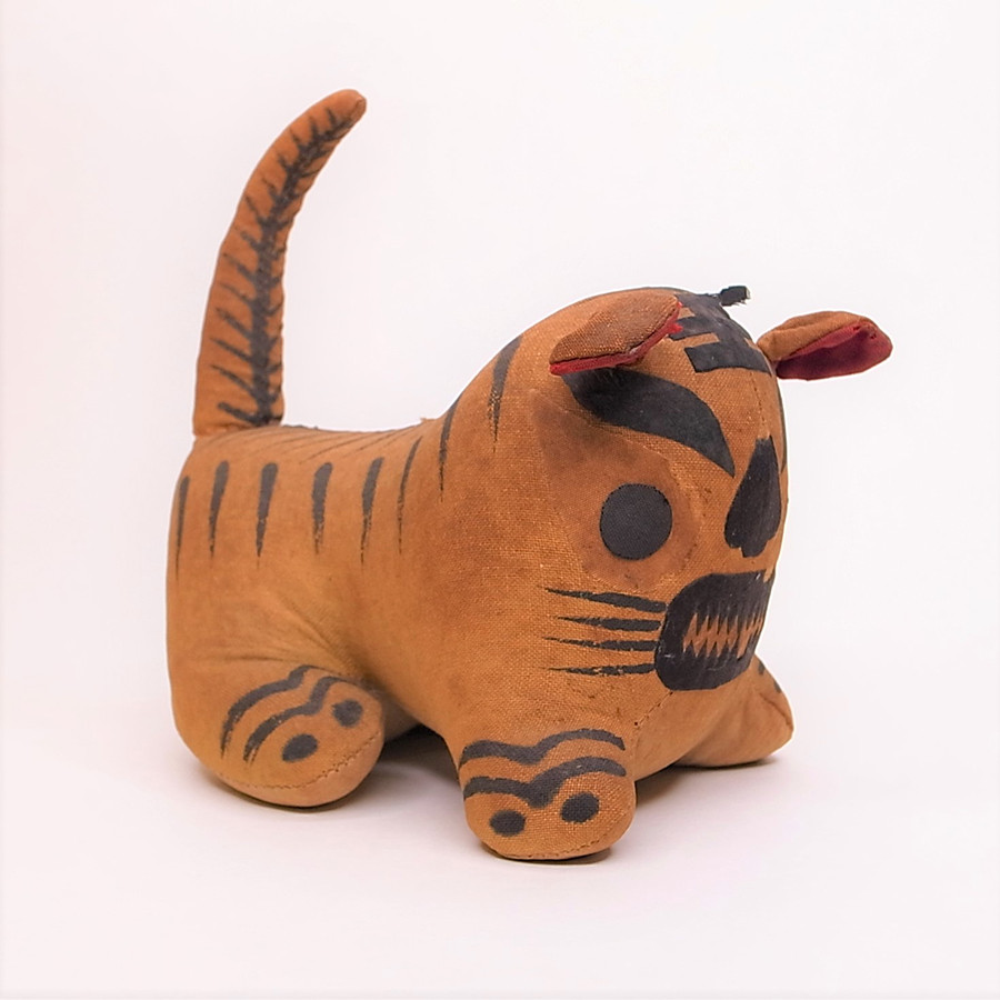 《虎のぬいぐるみ》