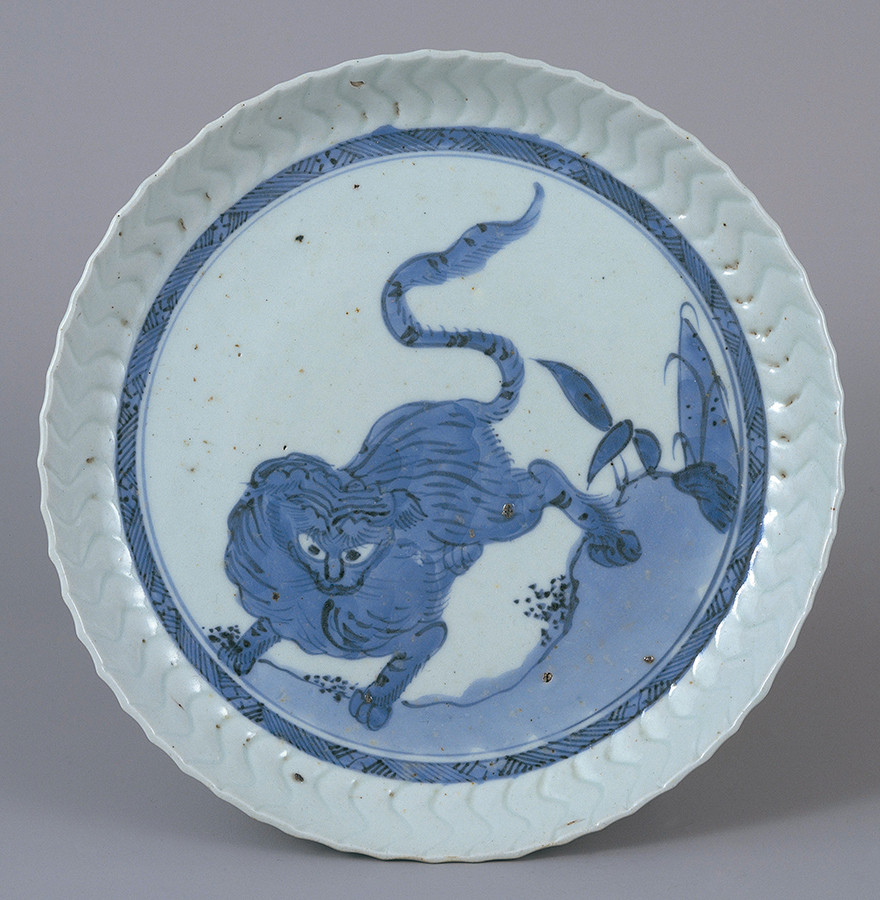 《染付 竹虎文 捻花皿》