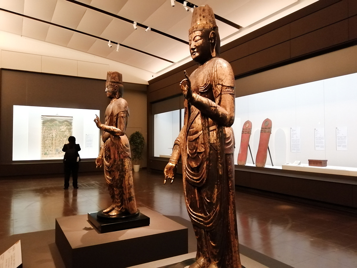 国宝　聖林寺十一面観音 三輪山信仰のみほとけ