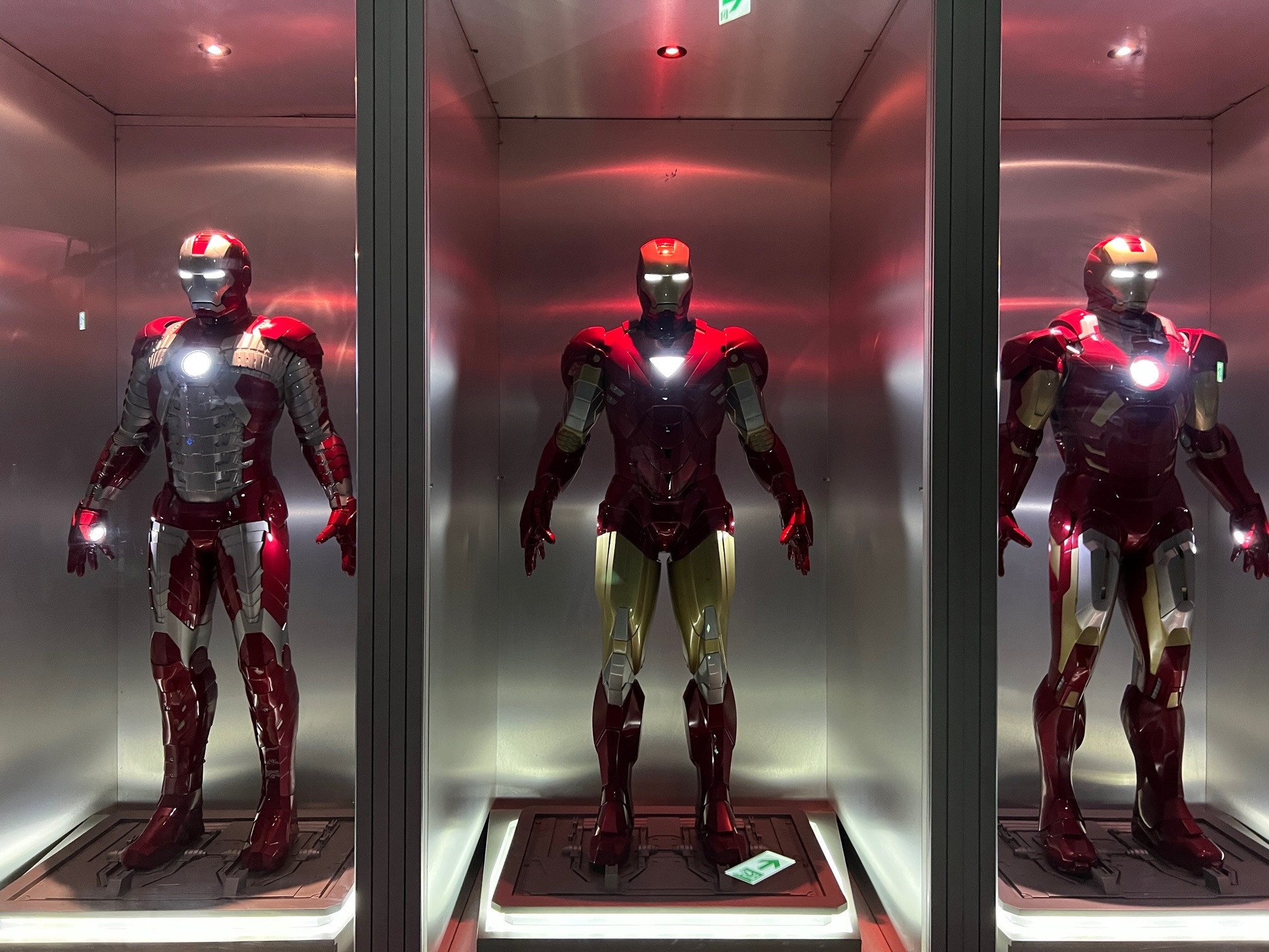 マーベル アベンジャーズ 六本木展限定 シリアルナンバー入り アベンジャーズ展 - Sfumart