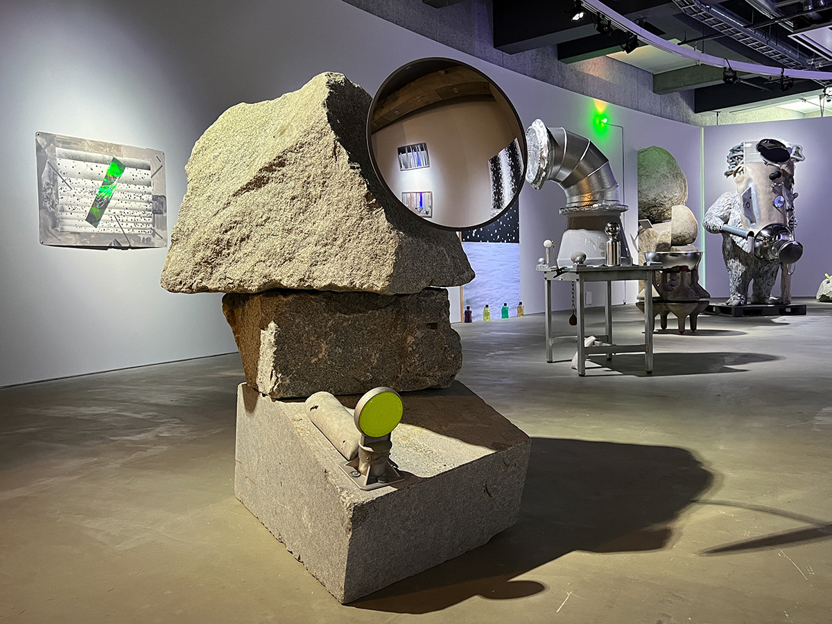 金氏徹平 S.F. (Something Falling/Floating)