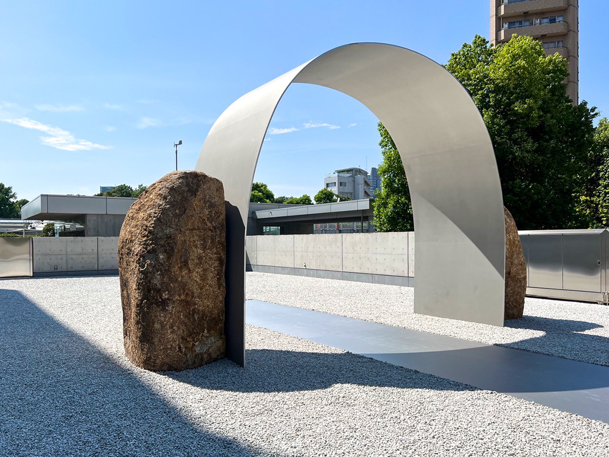 「もの派」を代表する美術家、李禹煥の大規模展 ― 国立新美術館