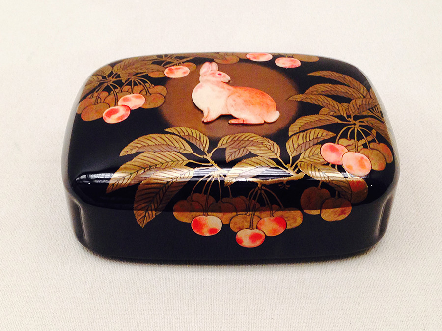 《兎文櫻桃蒔絵手箱》