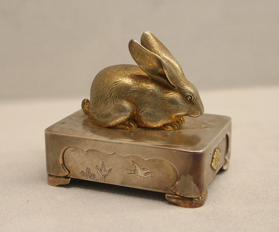 《兎置物形ボンボニエール》