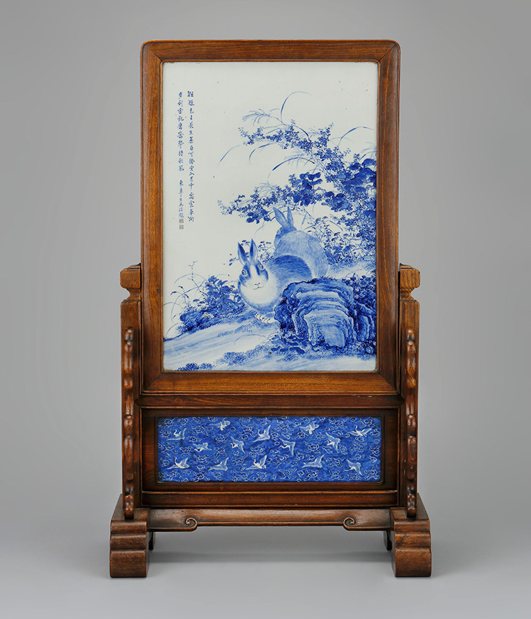 《染付遊兎図衝立》